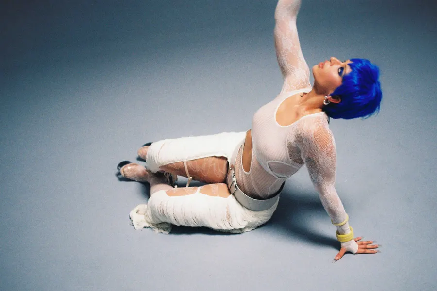 Nathy Peluso sube la temperatura con "Salvaje"