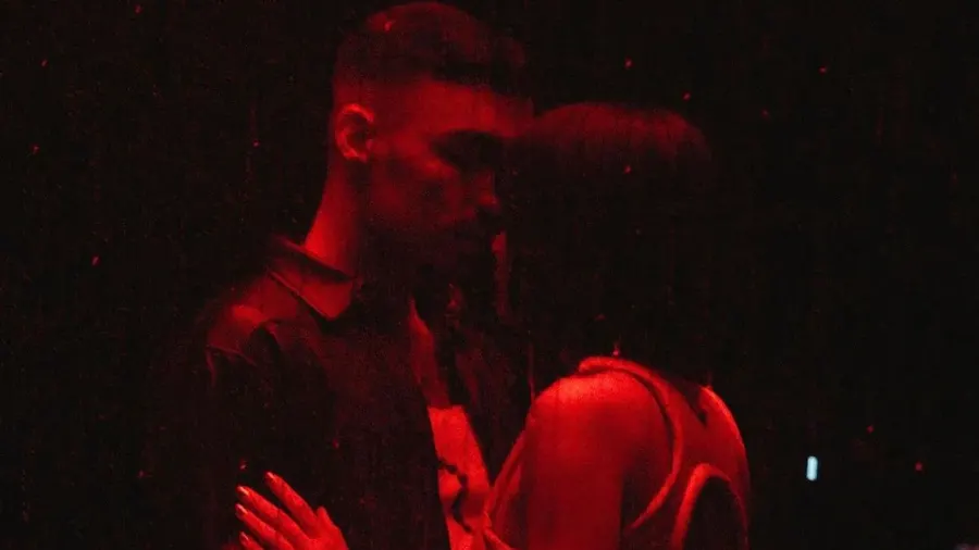Aitana y Rels B suben la temperatura con "Miamor"
