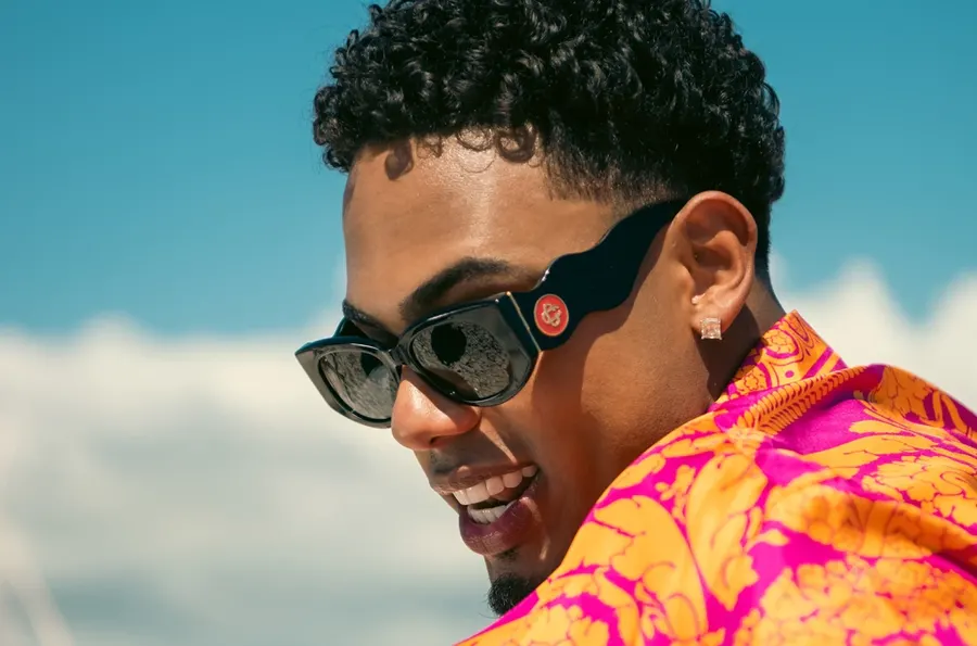 Myke Towers presenta el video de "Lala"