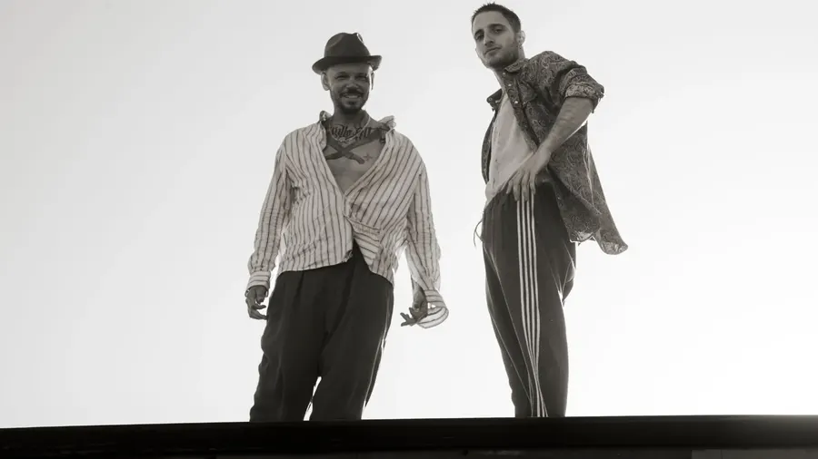 Wos y Residente lanzan el video en vivo de "Problema cabrón"