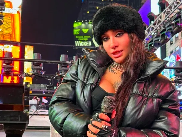 María Becerra cantó ante 50 mil personas en el Time Square