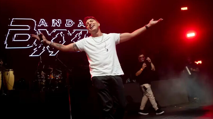 Banda XXI publica la versión en vivo de "Atrévete"
