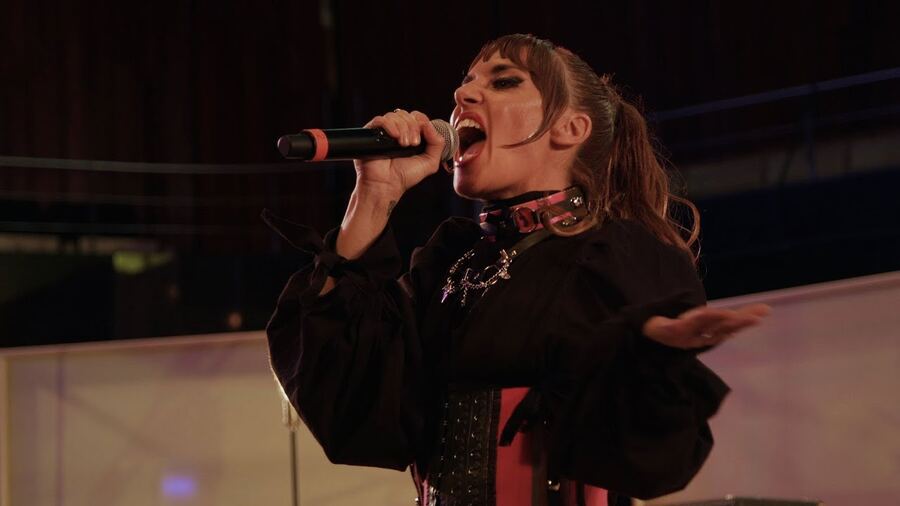 Sara Hebe desembarca en el Teatro Flores