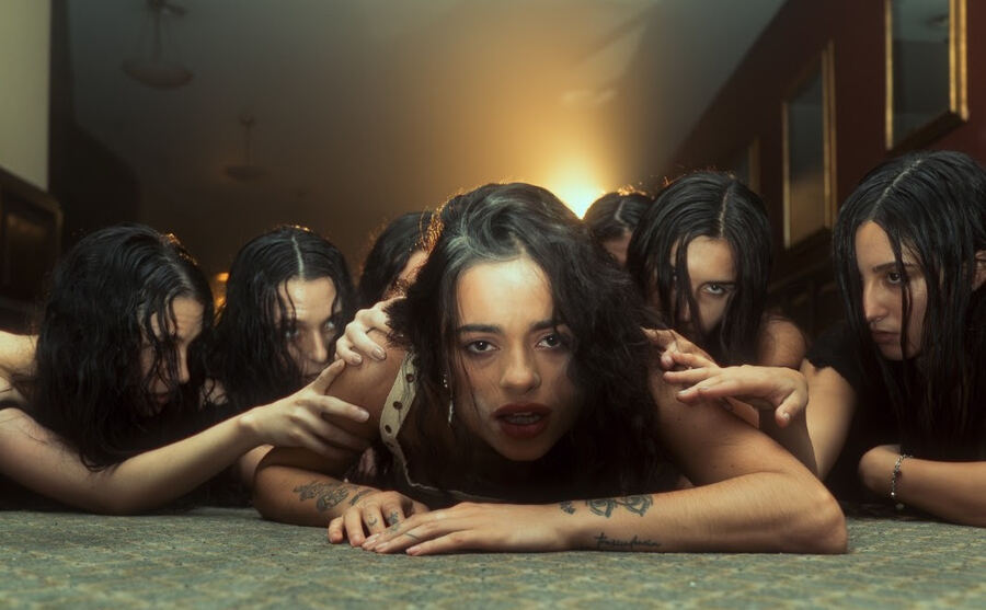 Juli Savioli brilla con su nuevo estreno "Lúcete"