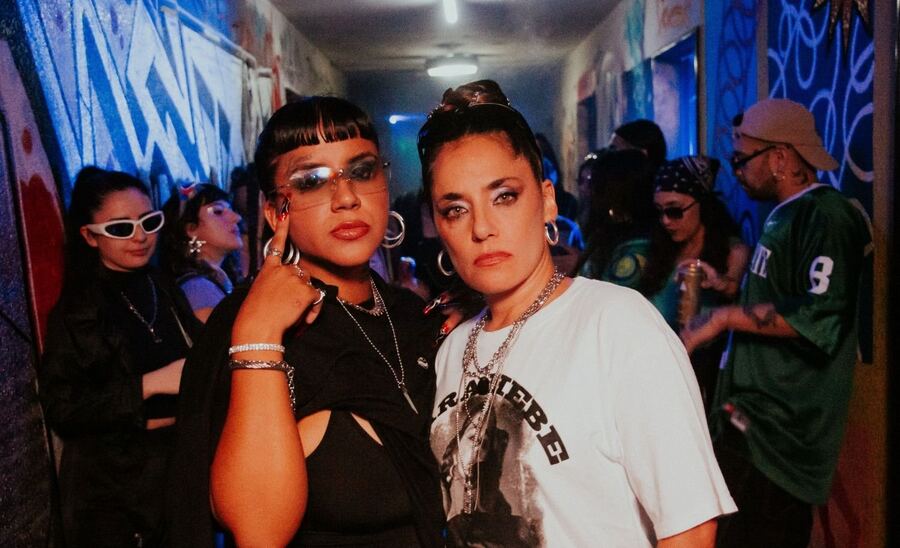 Sara Hebe y La Negra Azul nos advierten: " No te confundas"