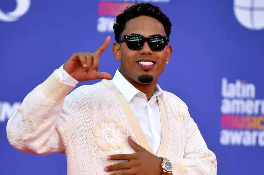 Myke Towers nos trae su nuevo sencillo "La Primera Vez"