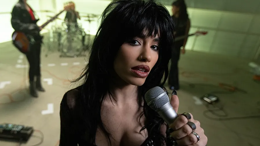 Lali estrena "Fanático"