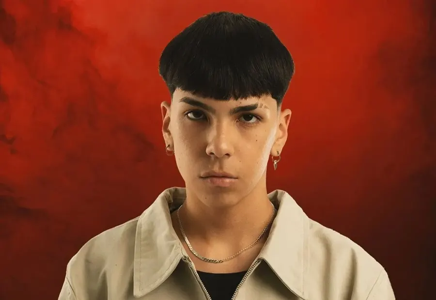 Milo J lanza "Buen día portación de rostro"