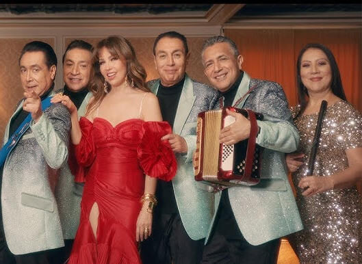 Los Ángeles Azules colaboran con Thalia en "Yo me lo busqué"