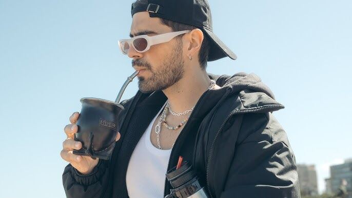 "Unos Mates y...": Lo nuevo de Fer Vázquez