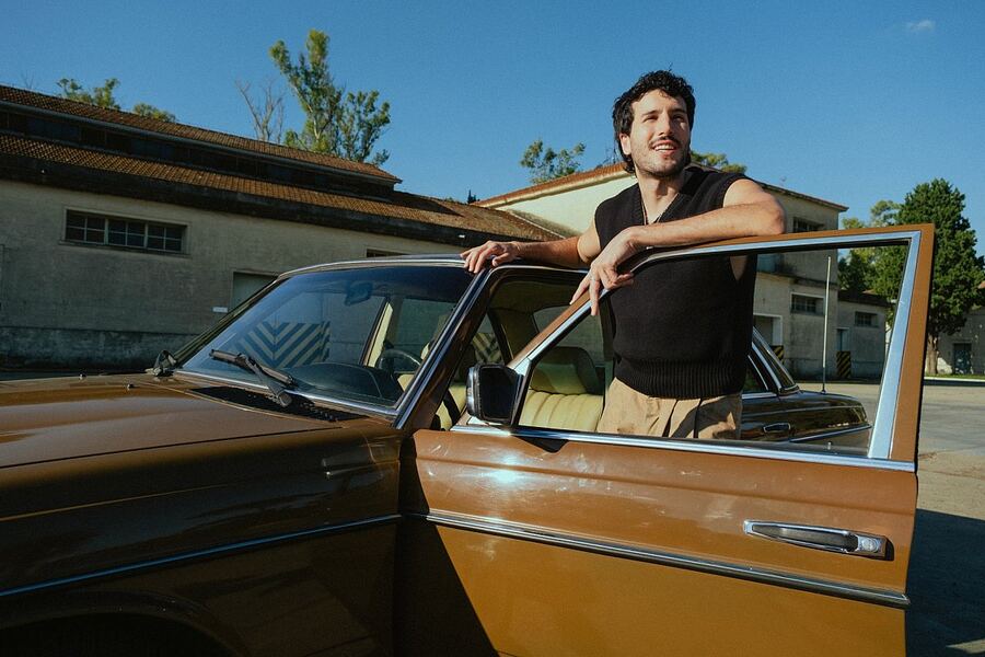 “Disco rayado”: El flamante nuevo sencillo de Sebastián Yatra