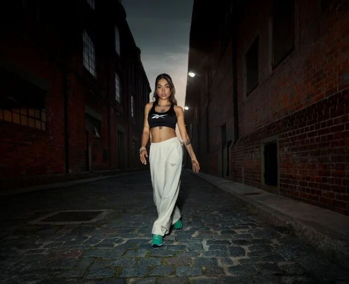 María Becerra es embajadora de Reebok