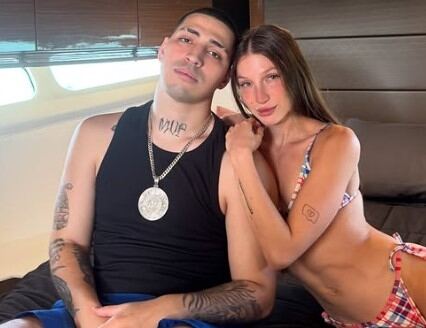 Yami Safdie y Nacho AG confirman su relación con un romántico videoclip