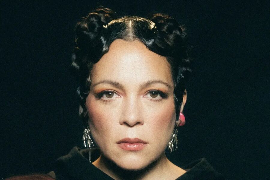 Natalia Lafourcade se adentra en el rap y el spoken word con "La cometierra"