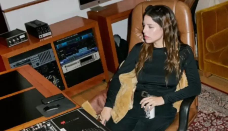 Rosario Ortega sorprende con su nuevo single "Punta Cana"