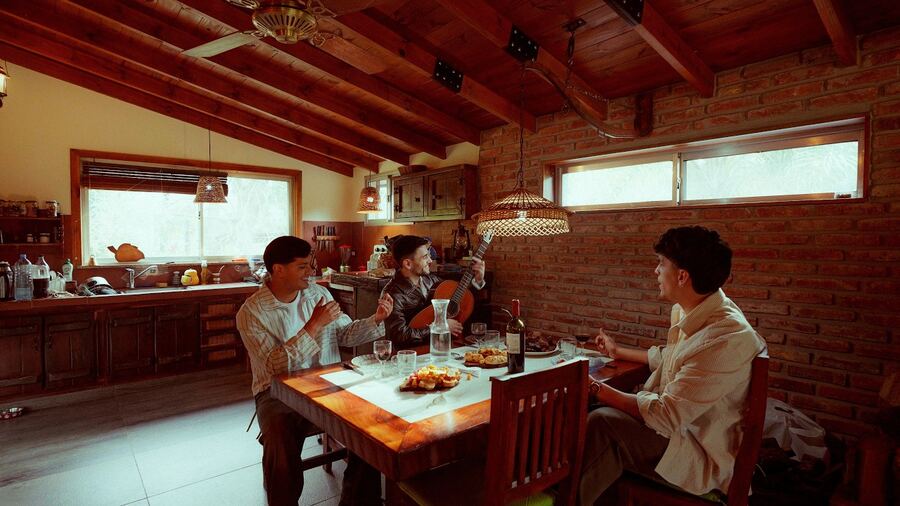 Migrantes y Agus Bernasconi se unen en "Si no es con vos"