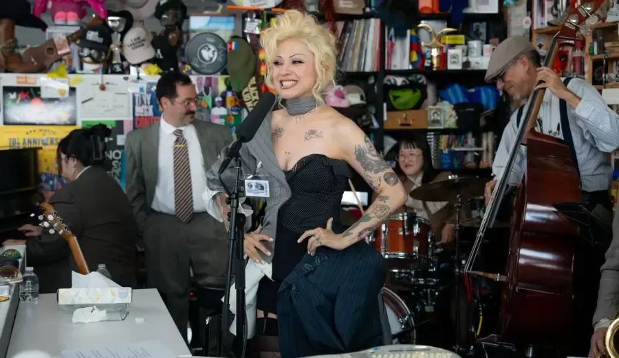 Mon Laferte inauguró la nueva temporada del Tiny Desk