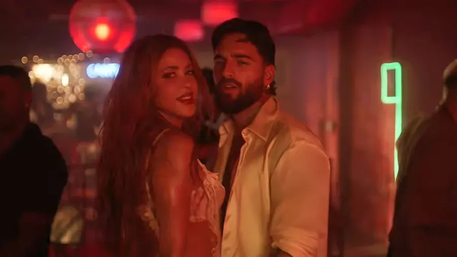 Shakira y Maluma renuevan su química y le apuestan al merengue en "Agua"
